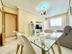 Ruim appartement op derde lijn strand